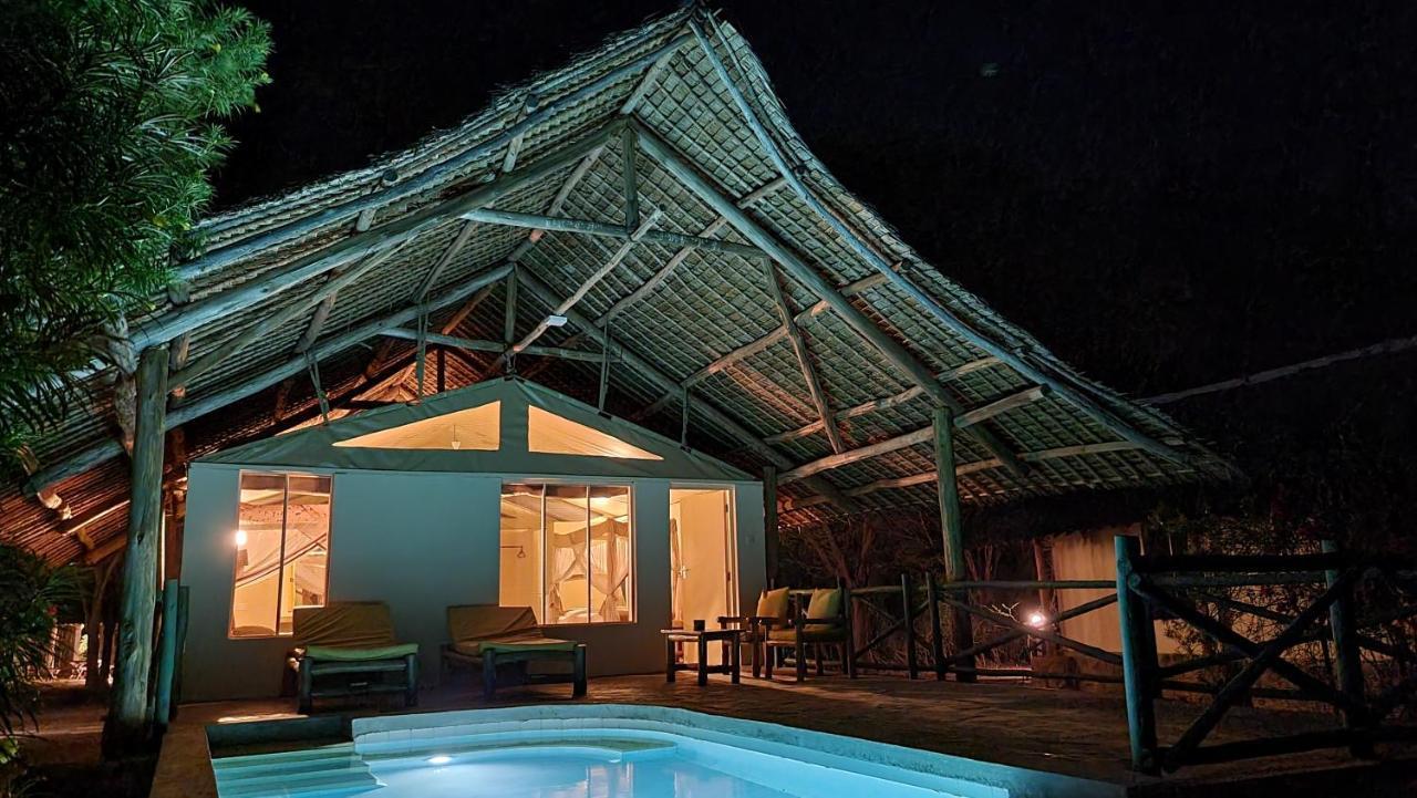 Hotel Manyatta Camp à Voi Extérieur photo