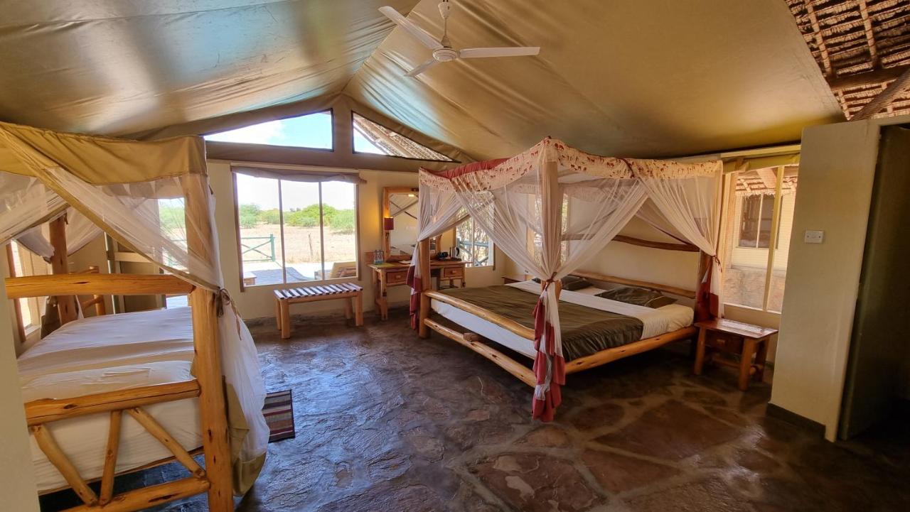 Hotel Manyatta Camp à Voi Extérieur photo