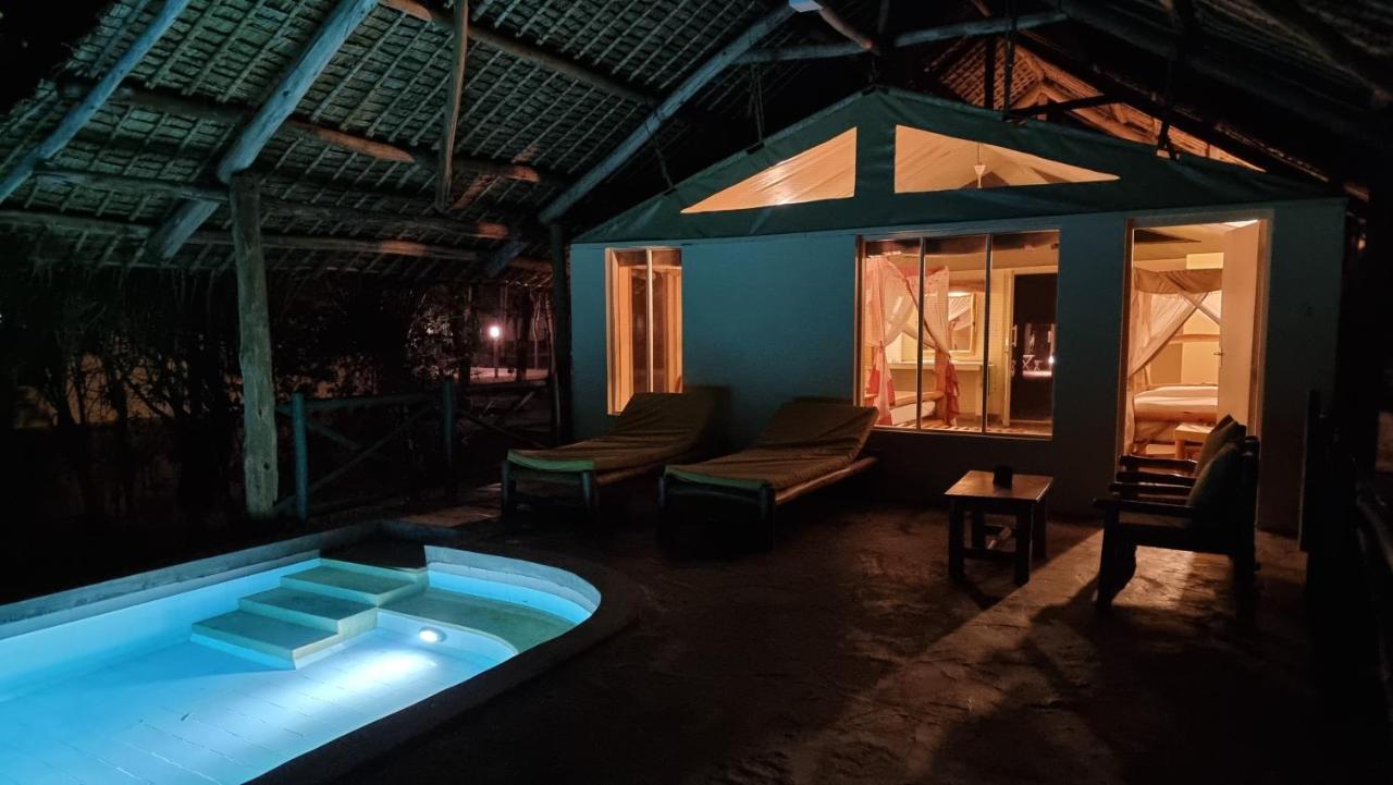 Hotel Manyatta Camp à Voi Extérieur photo