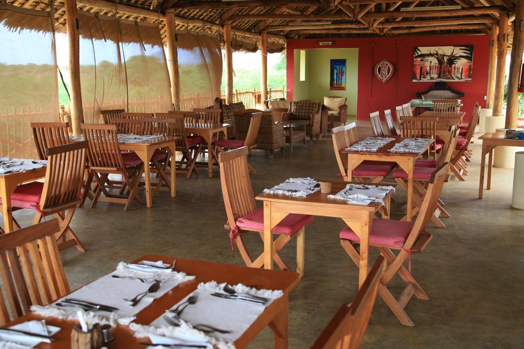 Hotel Manyatta Camp à Voi Extérieur photo