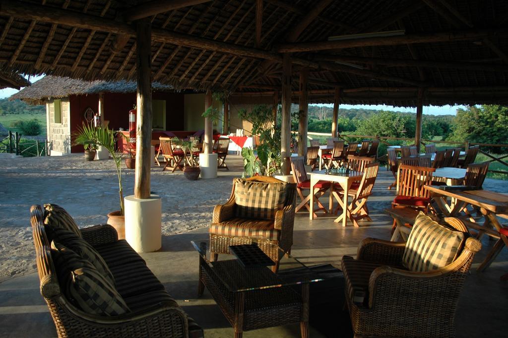 Hotel Manyatta Camp à Voi Extérieur photo