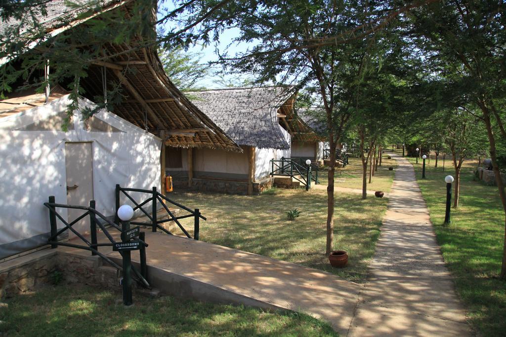 Hotel Manyatta Camp à Voi Extérieur photo