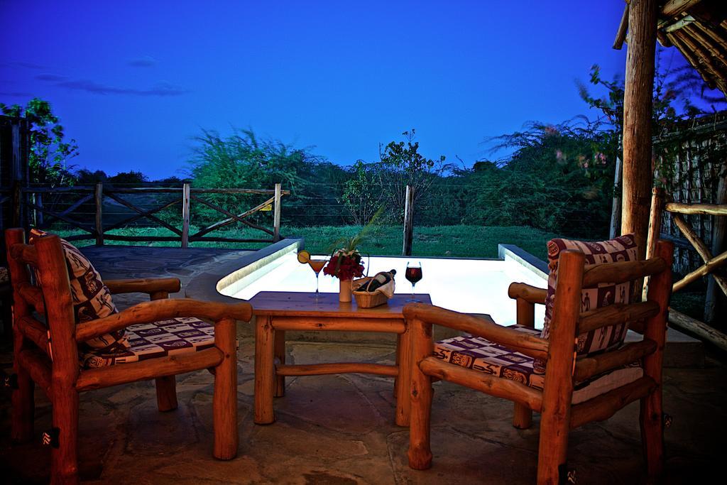 Hotel Manyatta Camp à Voi Extérieur photo