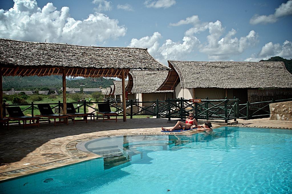 Hotel Manyatta Camp à Voi Extérieur photo