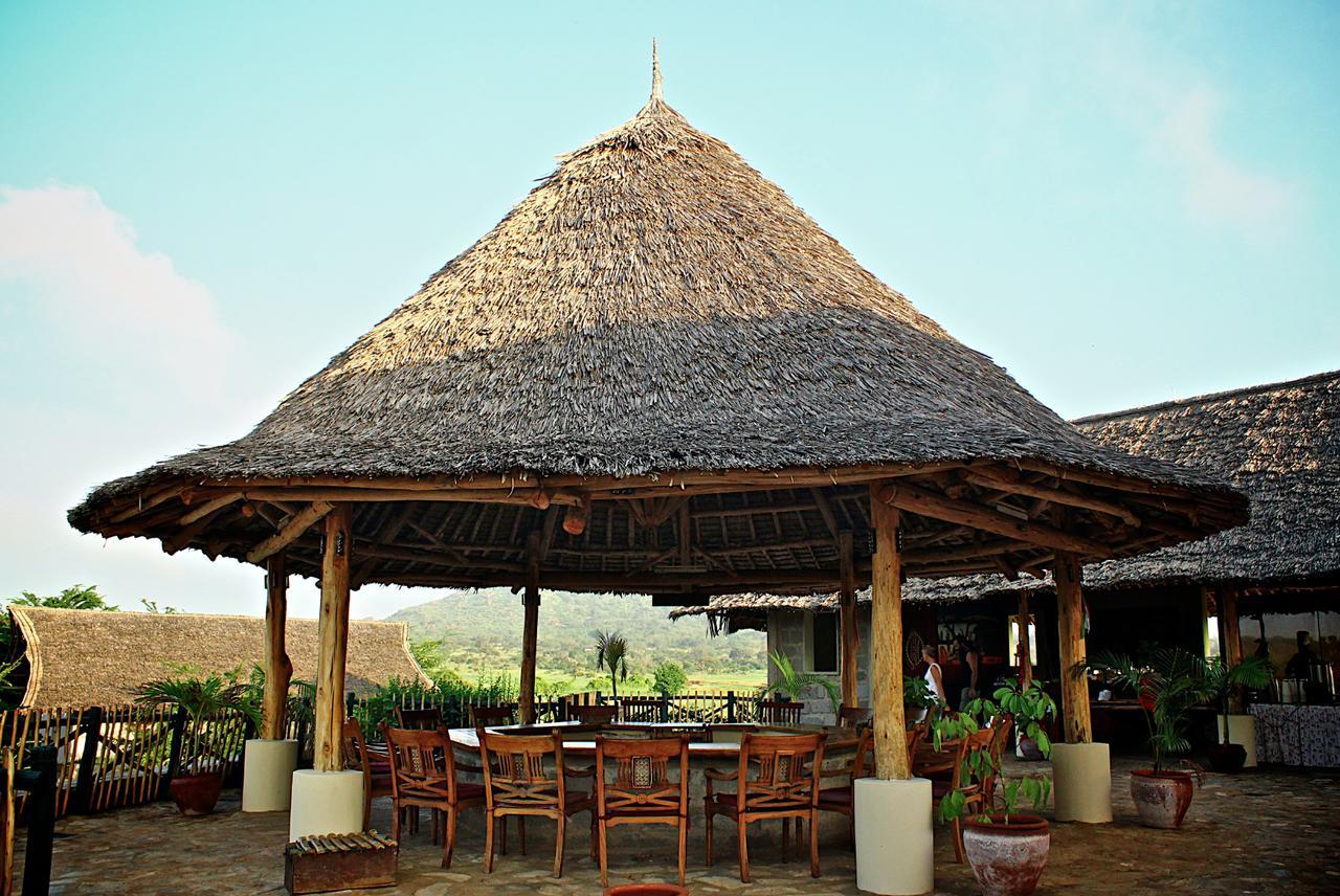 Hotel Manyatta Camp à Voi Extérieur photo