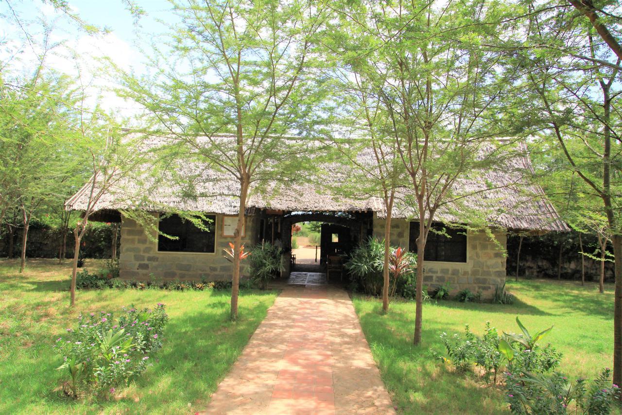 Hotel Manyatta Camp à Voi Extérieur photo