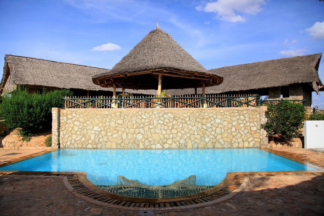 Hotel Manyatta Camp à Voi Extérieur photo