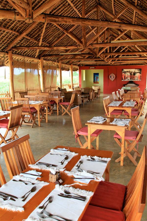 Hotel Manyatta Camp à Voi Extérieur photo