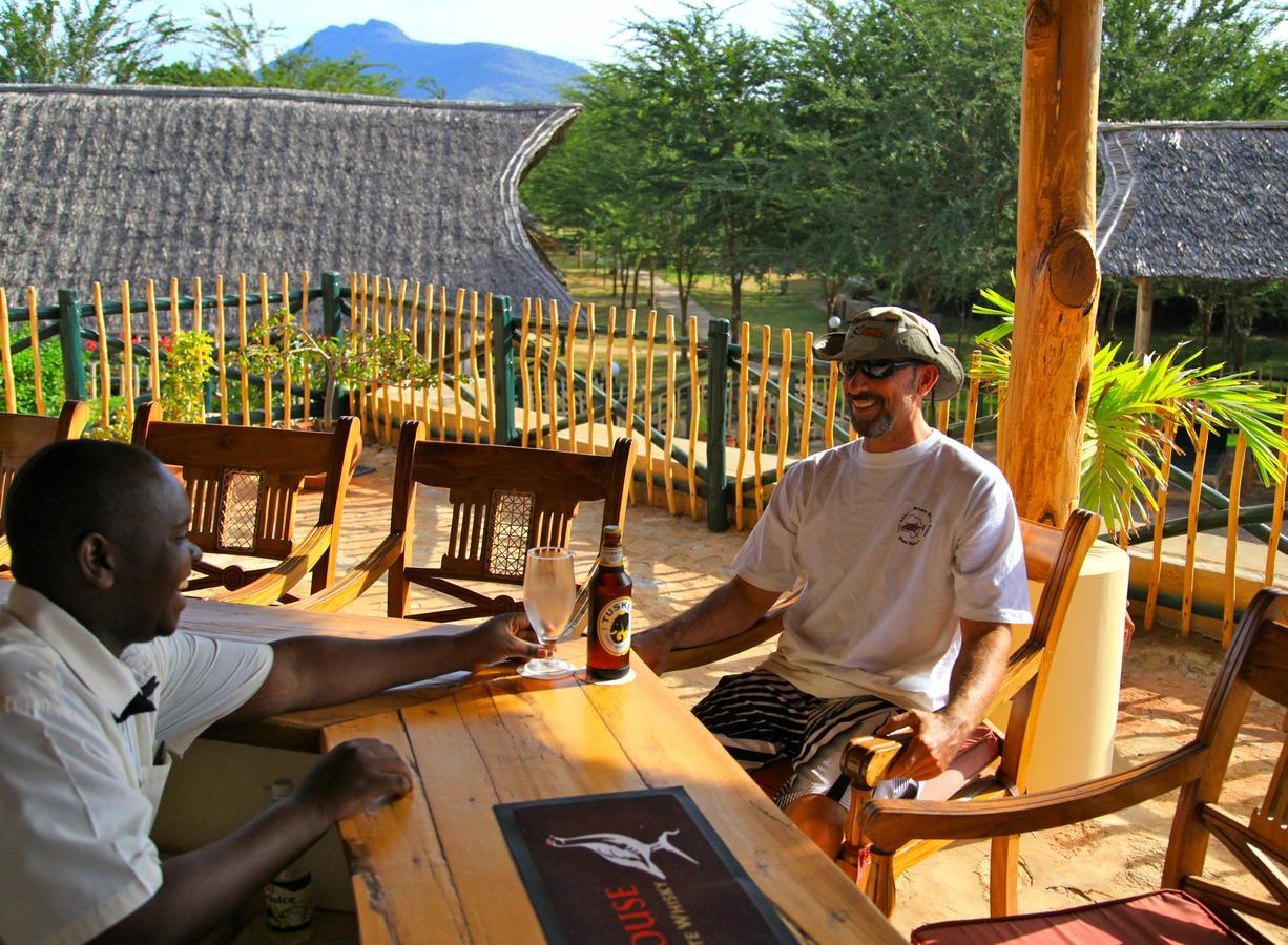 Hotel Manyatta Camp à Voi Extérieur photo