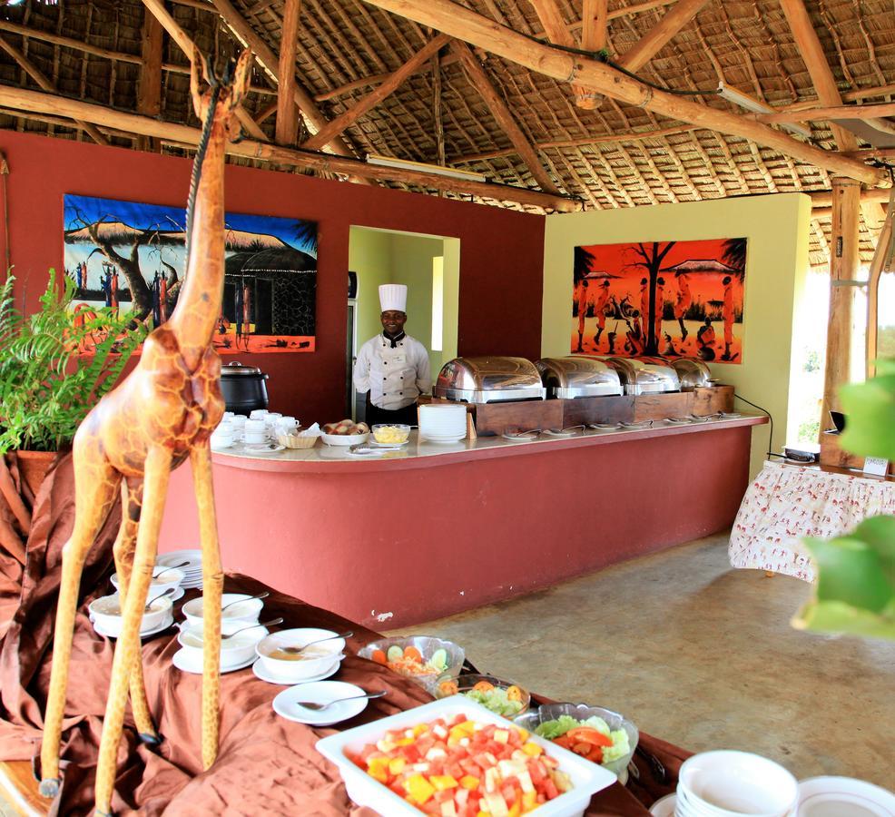 Hotel Manyatta Camp à Voi Extérieur photo