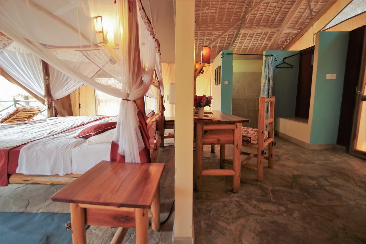 Hotel Manyatta Camp à Voi Extérieur photo